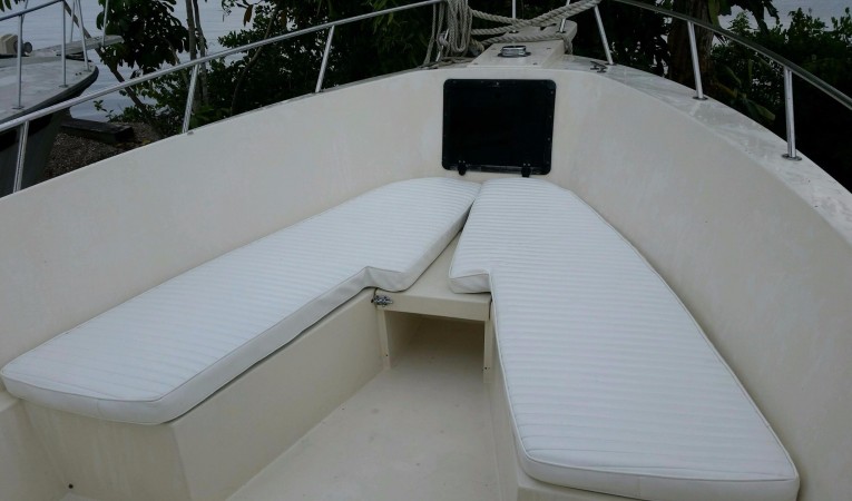 25 Pro-Line Bow Cushions