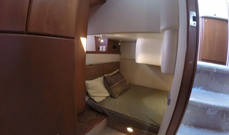 45 Silverton Starboard Guest Stateroom