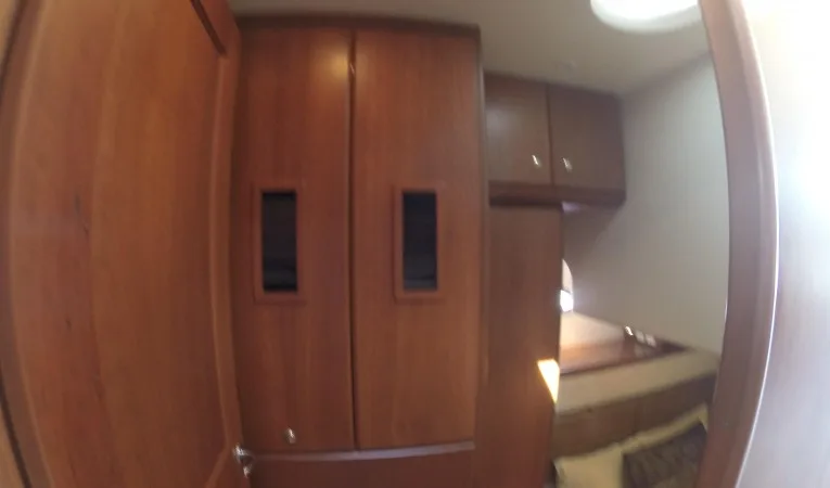 45 Silverton Starboard Guest Stateroom