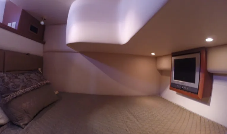 45 Silverton Starboard Guest Stateroom