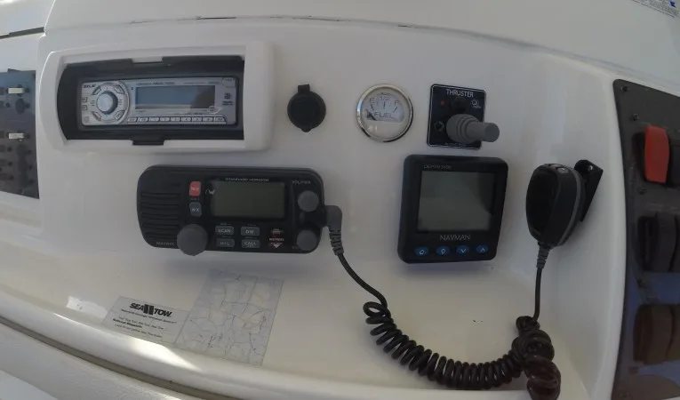 45 Silverton VHF / Bow Thruster
