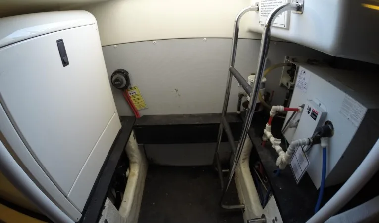 45 Silverton Engine Room (facing Aft)
