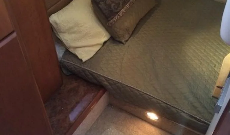 45 Silverton Starboard Guest Stateroom