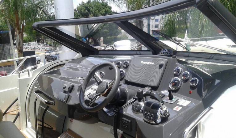 40 Absolute Helm station