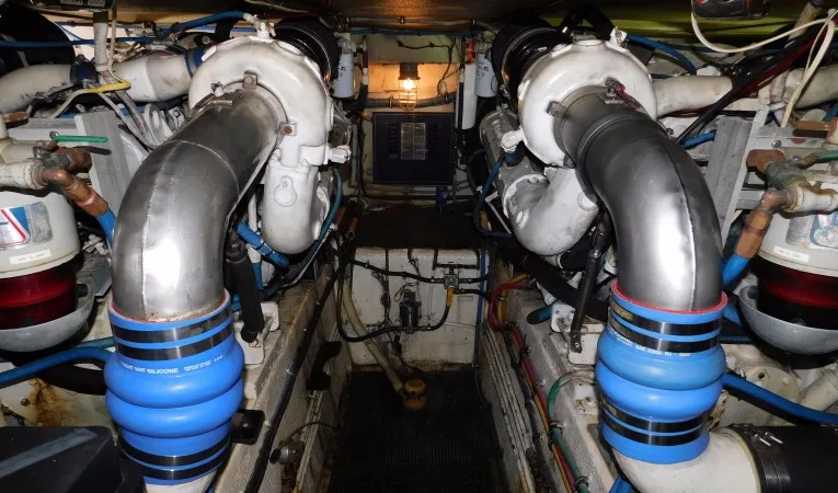 48 Hatteras Top Shelf