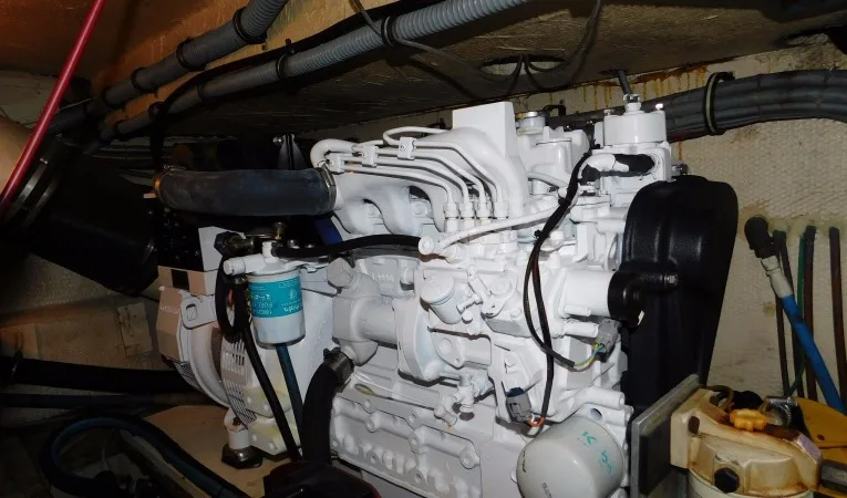 48 Hatteras Top Shelf