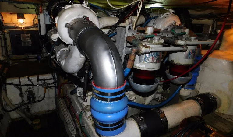 48 Hatteras Top Shelf