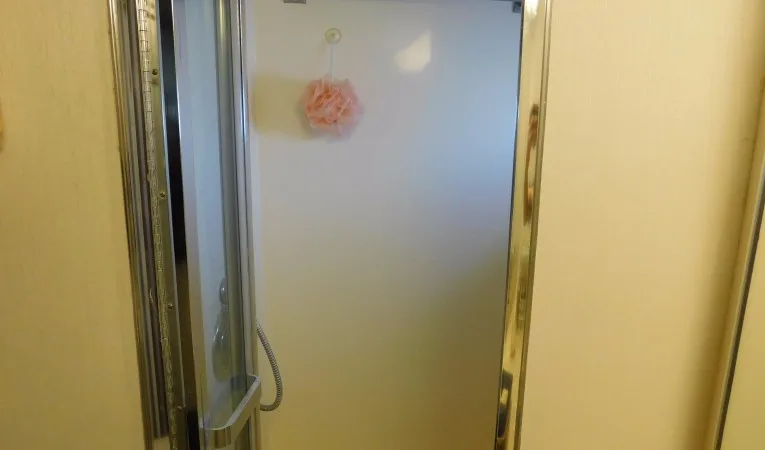 48 Hatteras Top Shelf