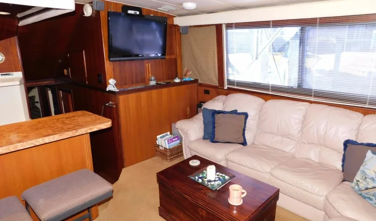 48 Hatteras Top Shelf