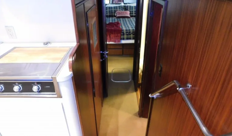 48 Hatteras Top Shelf