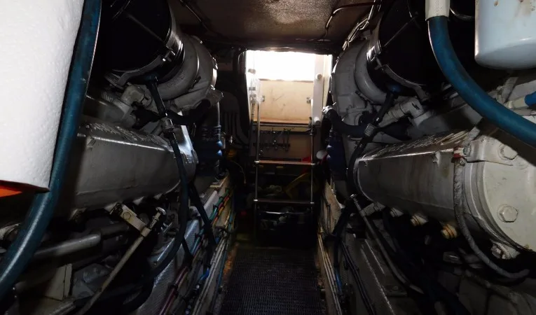 48 Hatteras Top Shelf