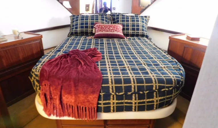 48 Hatteras Top Shelf