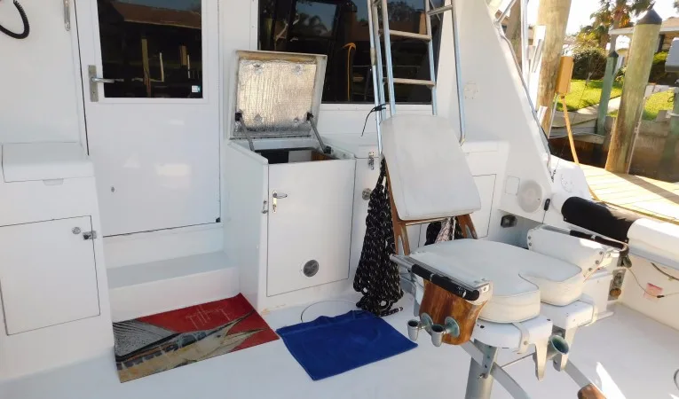 48 Hatteras Top Shelf