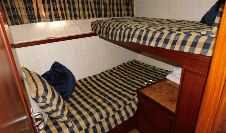 48 Hatteras Top Shelf