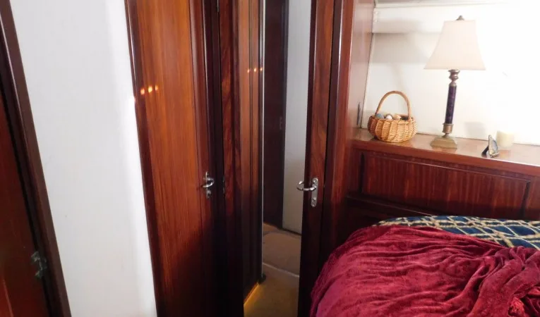 48 Hatteras Top Shelf