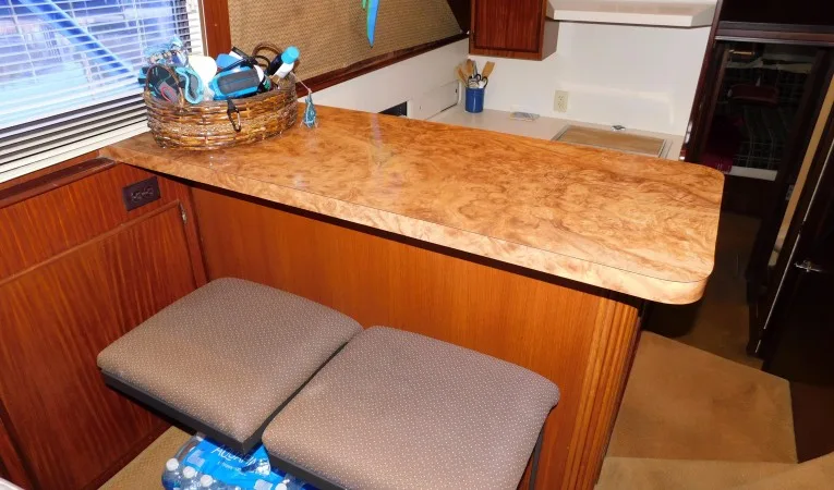 48 Hatteras Top Shelf