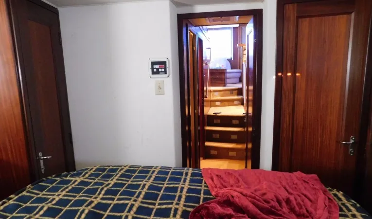 48 Hatteras Top Shelf