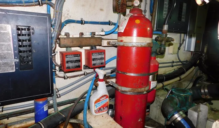 48 Hatteras Top Shelf