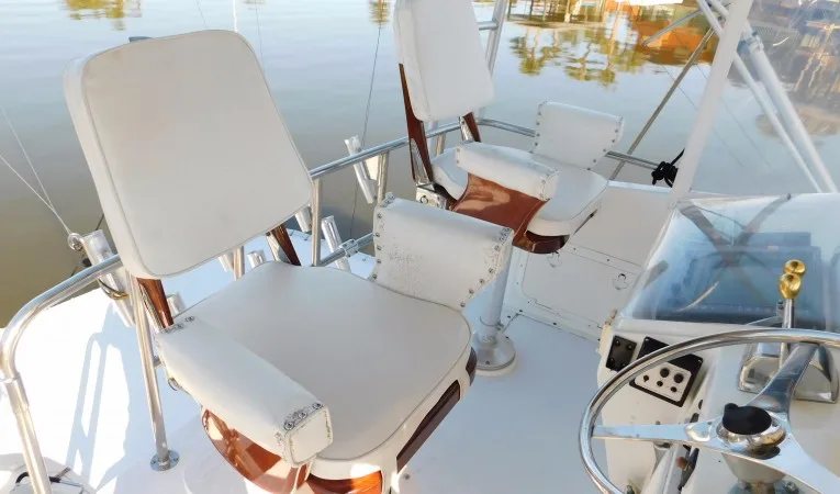 48 Hatteras Top Shelf