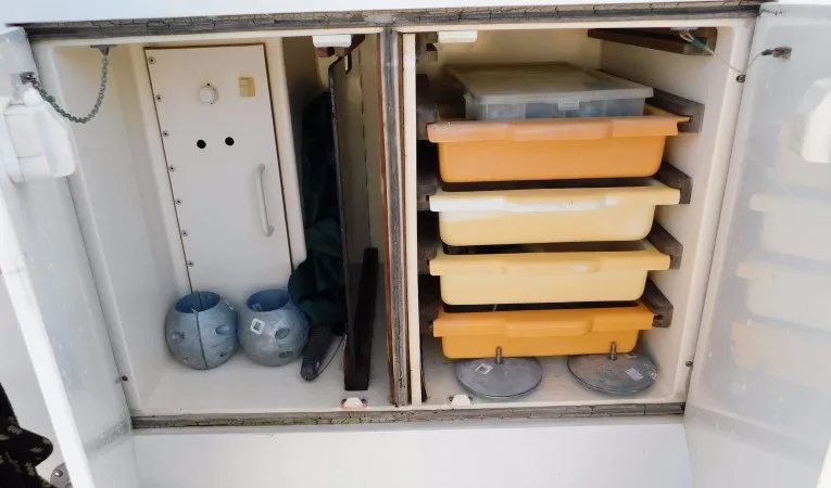 48 Hatteras Top Shelf