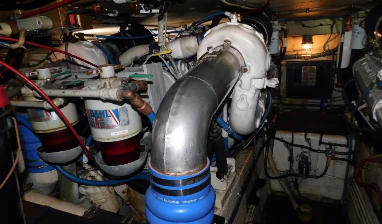 48 Hatteras Top Shelf