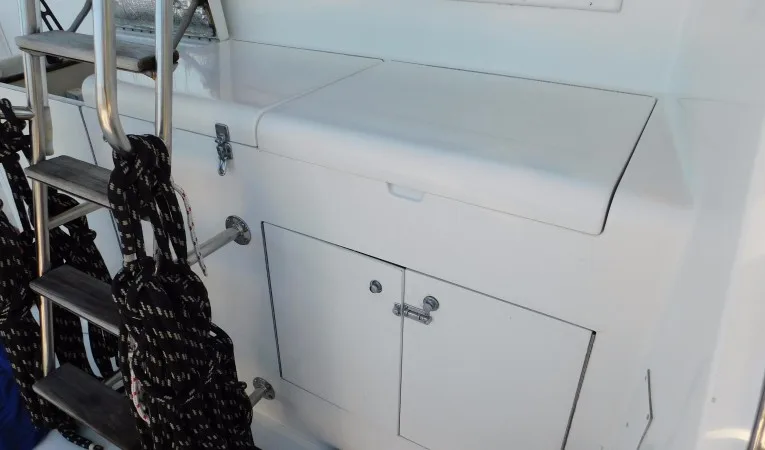 48 Hatteras Top Shelf