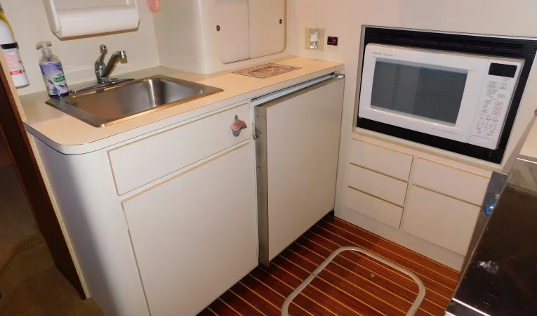 48 Hatteras Top Shelf