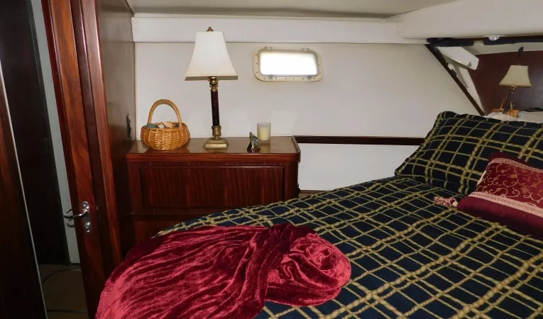 48 Hatteras Top Shelf