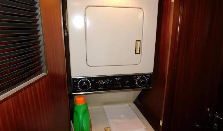 48 Hatteras Top Shelf