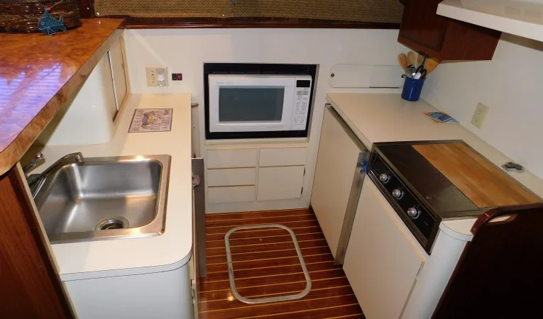 48 Hatteras Top Shelf