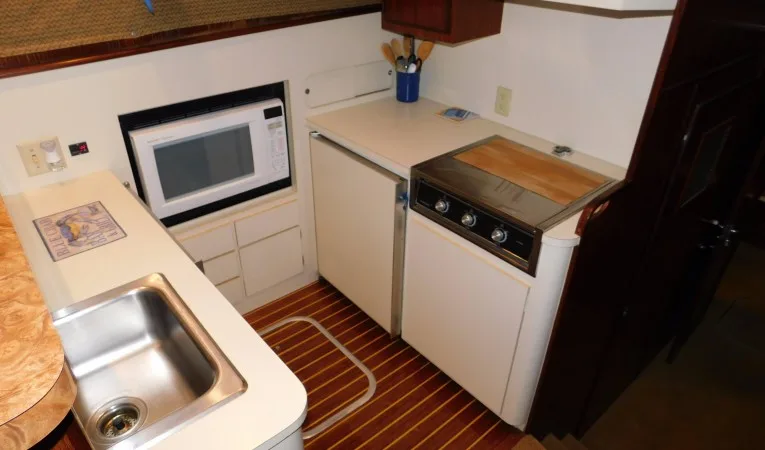 48 Hatteras Top Shelf