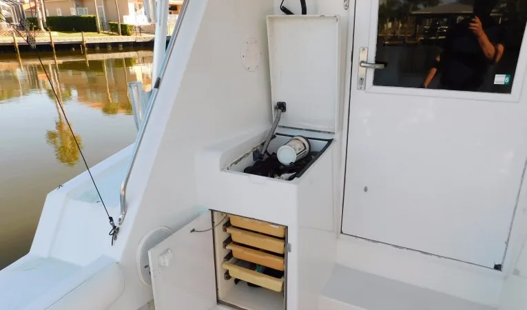 48 Hatteras Top Shelf