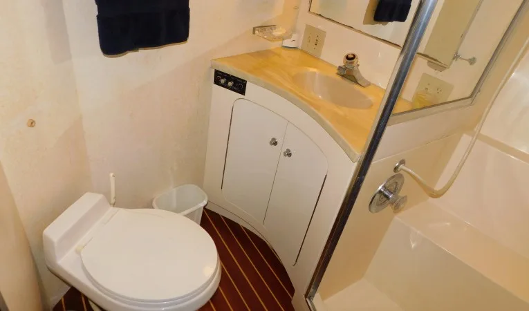 48 Hatteras Top Shelf