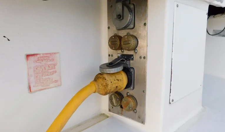 48 Hatteras Top Shelf