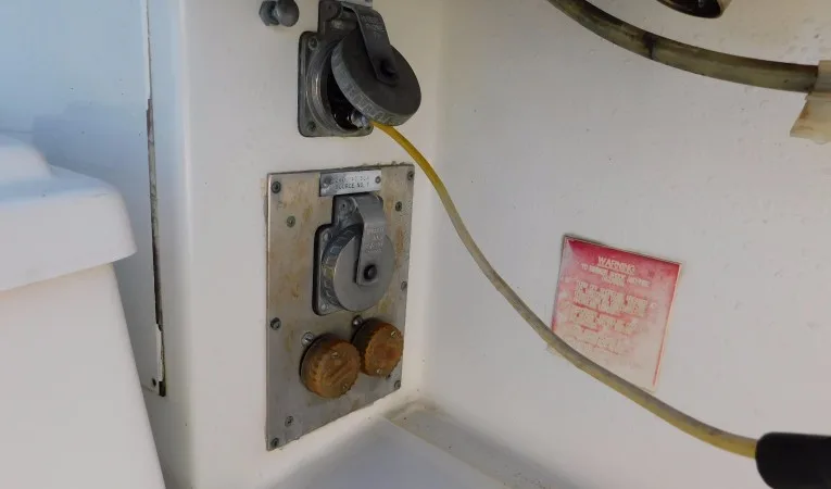 48 Hatteras Top Shelf