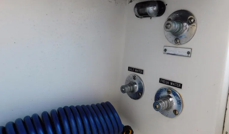 48 Hatteras Top Shelf