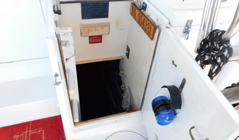 48 Hatteras Top Shelf