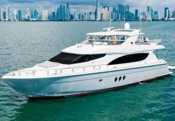 80' Hatteras 2011