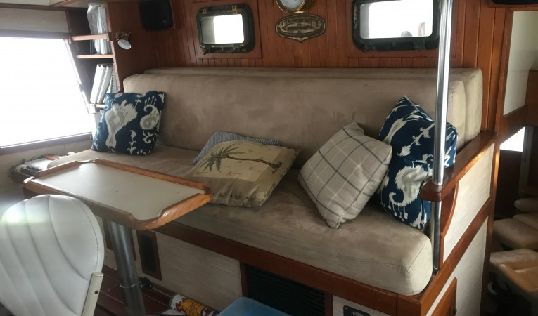 42 Kadey-Krogen Pilothouse settee converts to single birth