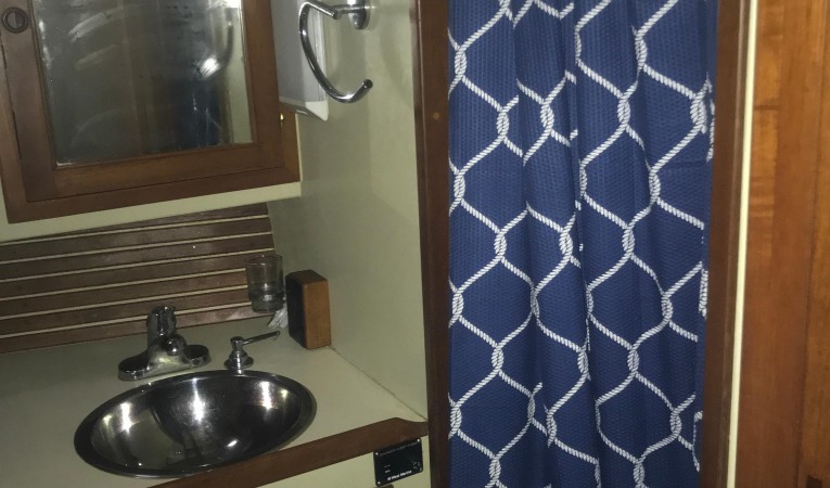 42 Kadey-Krogen Day Head w Stand up Shower