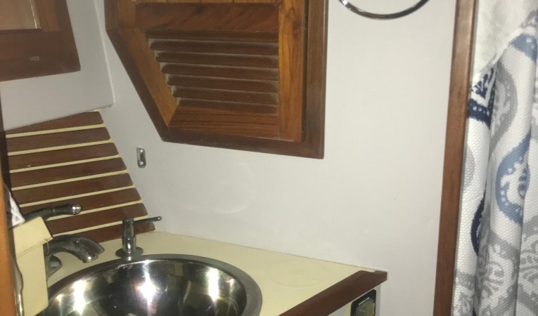 42 Kadey-Krogen Master ensuite head with stall shower