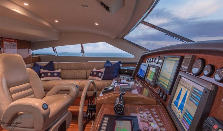 94 Ferretti Yachts Pilothouse