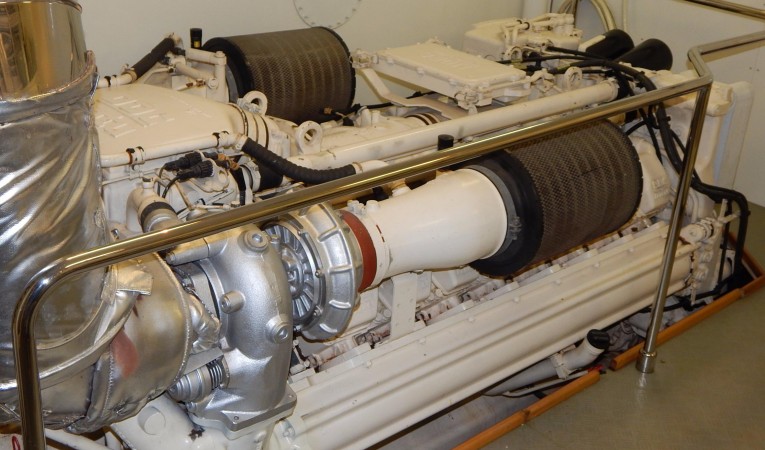 94 Ferretti Yachts Port Engine