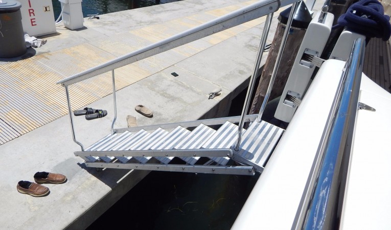94 Ferretti Yachts Marquipt Ladder