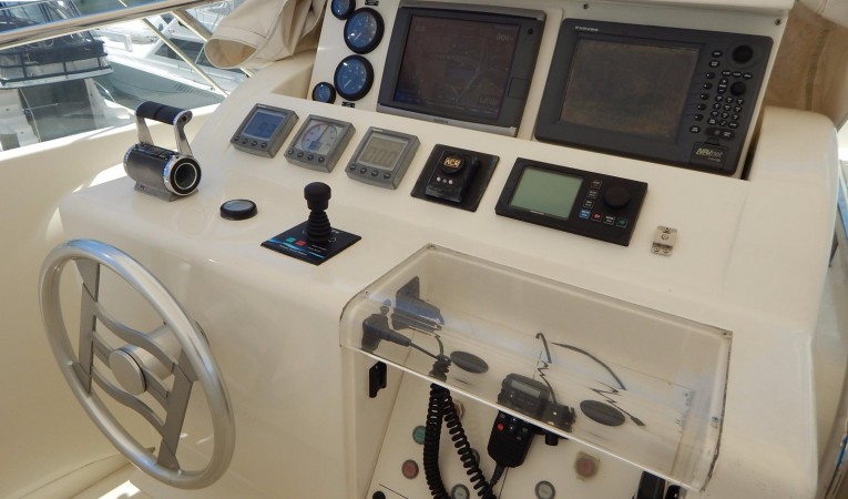 94 Ferretti Yachts Upper Helm