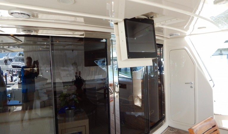 94 Ferretti Yachts Cockpit TV
