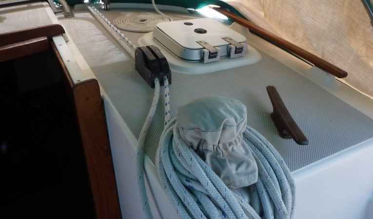 38 Island Packet AMORA II