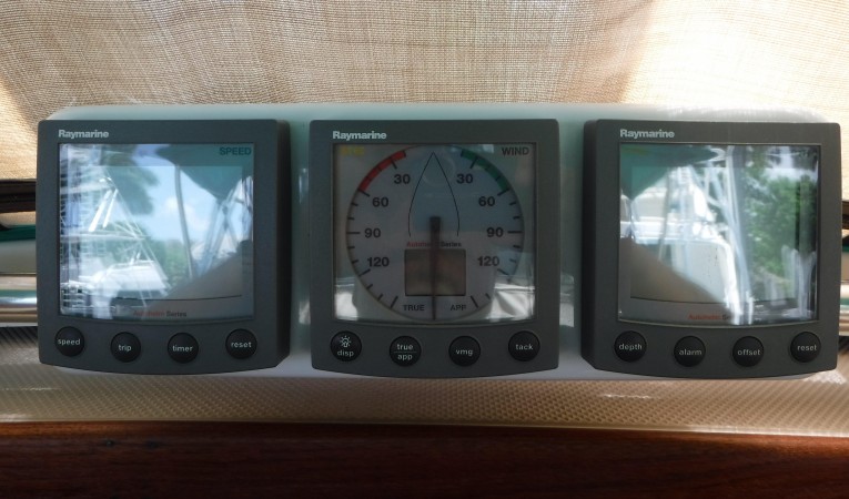 38 Island Packet AMORA II