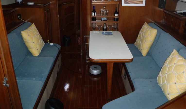 38 Island Packet AMORA II