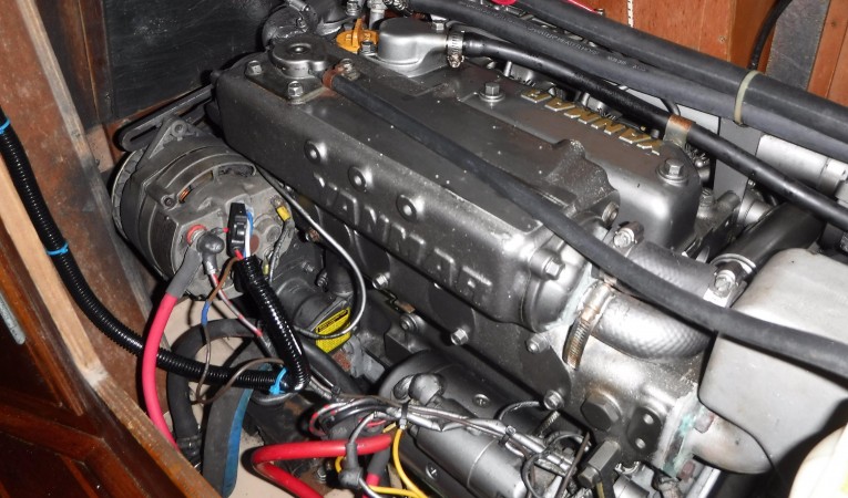 38 Island Packet AMORA II